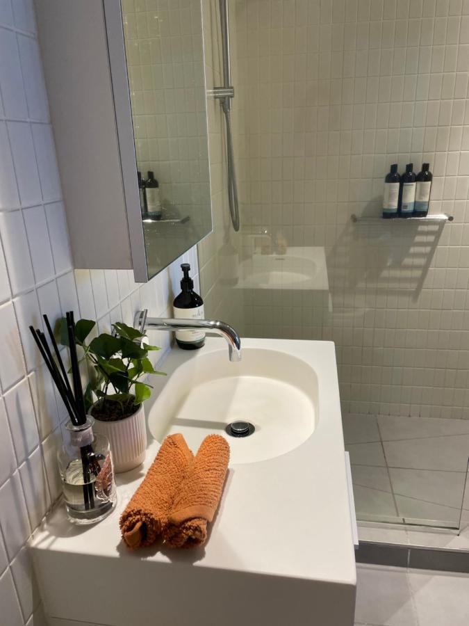 Cozy 1 Bed Apt & Spa,Free Parking ,Phenomena Views Melbourne Esterno foto